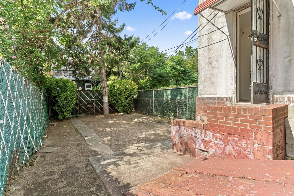 902 New York Avenue – For Sale photo 9
