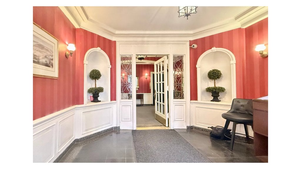 310 West 55th Street, Unit 4B