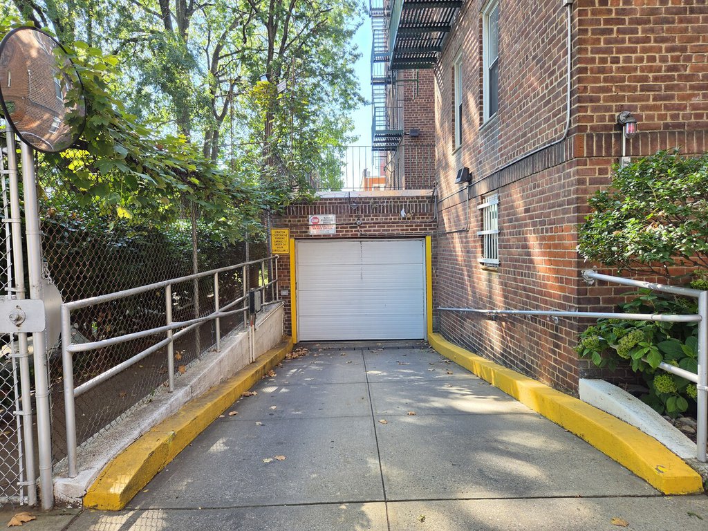 1425 Thieriot Avenue, Unit 2N photo 16