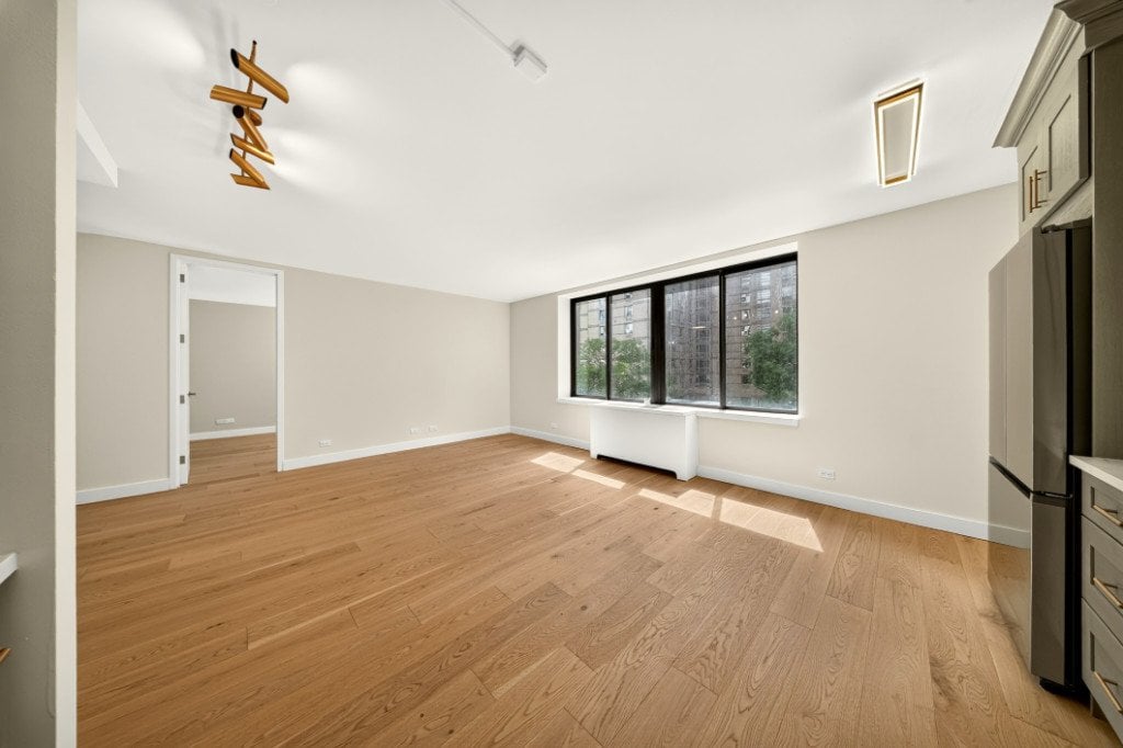 161 West 61st Street, Unit 4H photo 2