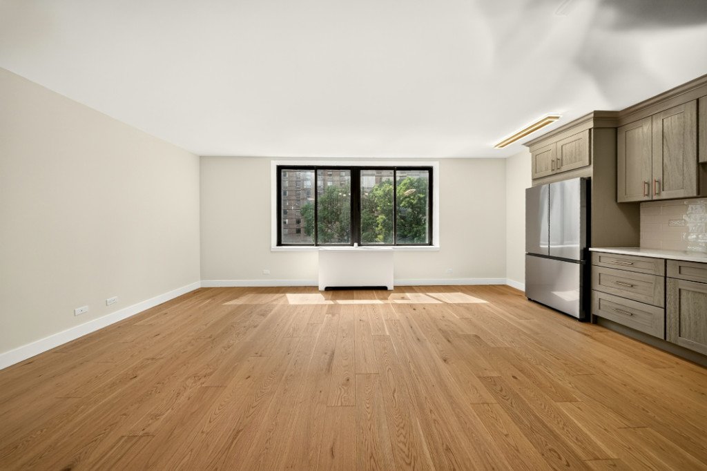 161 West 61st Street, Unit 4H photo 3