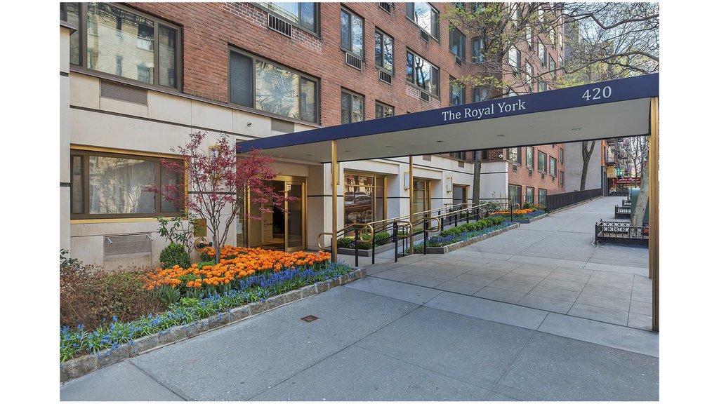 420 East 64th Street, Unit E10C photo 5