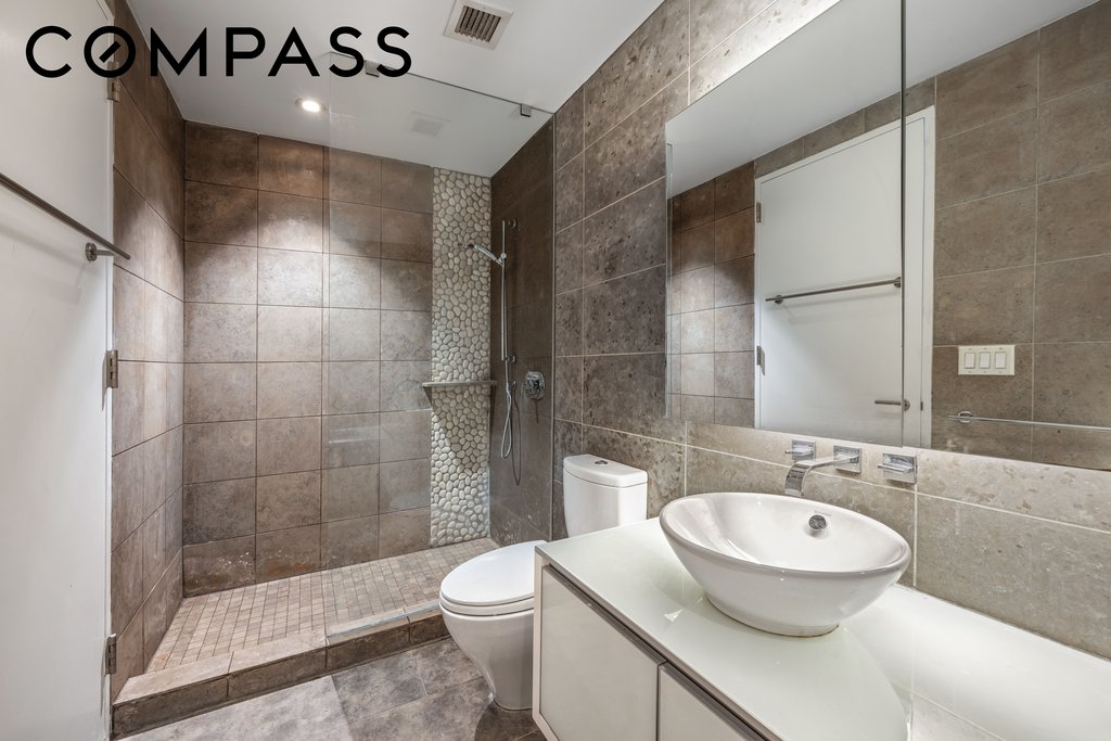 247 West 46th Street, Unit 1404 photo 7
