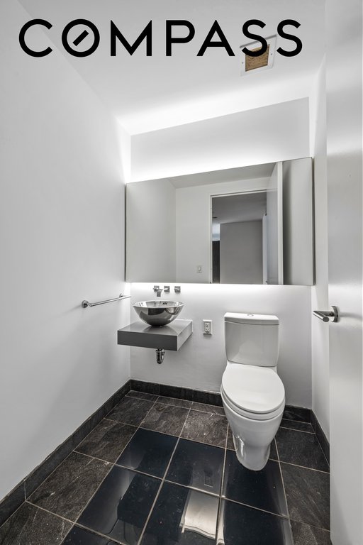 247 West 46th Street, Unit 1404 photo 10
