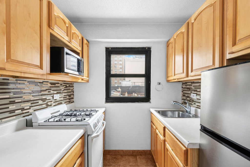 520 East 81st Street, Unit 9B photo 5