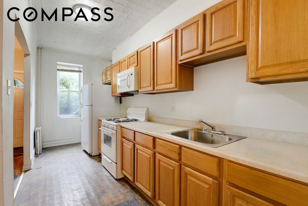 59-13 Linden Street – For Sale photo 3