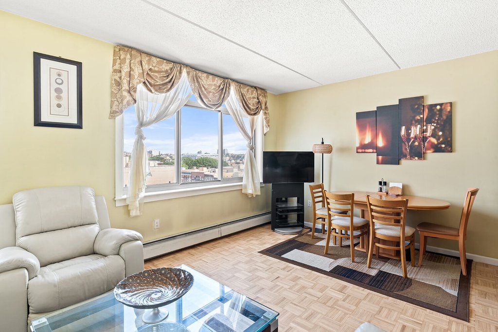 102 Bradhurst Avenue, Unit 1007 photo 3