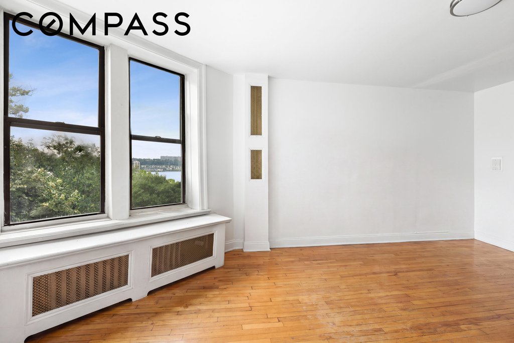 750 Riverside Drive, Unit 4C photo 3