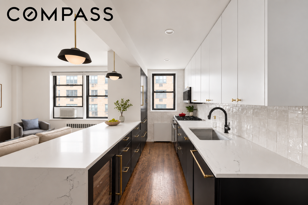 60 East 9th Street, Unit 528 photo 2