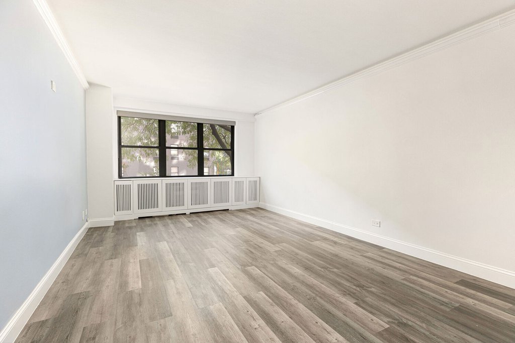 330 Third Avenue, Unit 3F photo 2