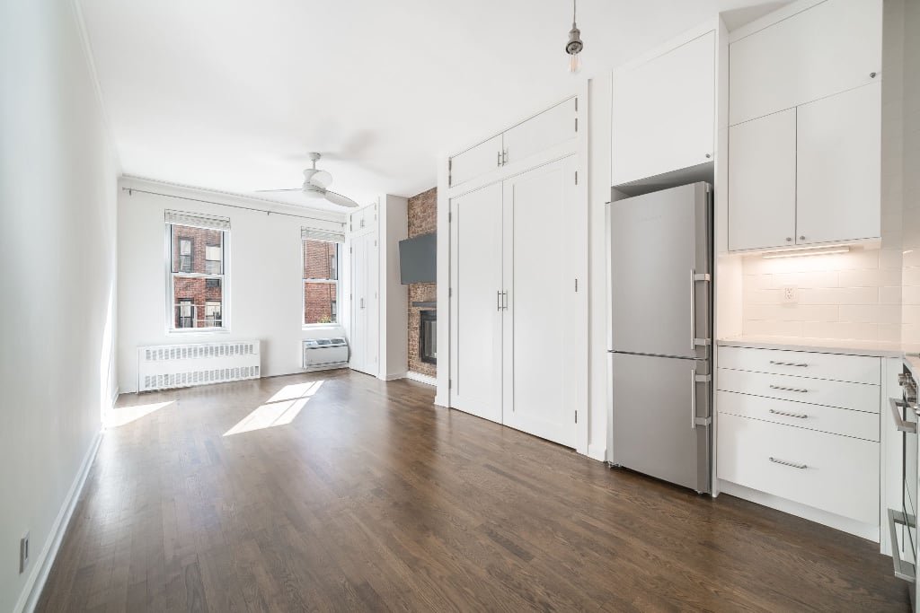 238 East 84th Street, Unit 3B photo 3
