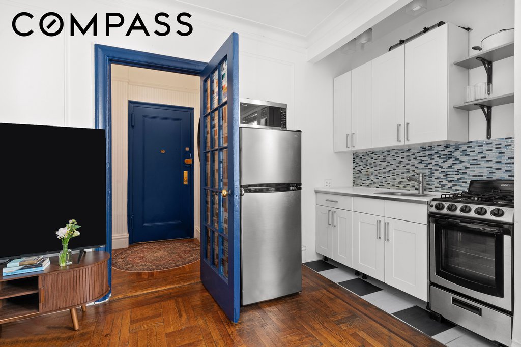 205 East 10th Street, Unit 6E photo 3