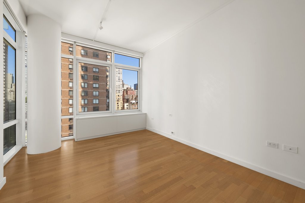 310 East 53rd Street, Unit 11B photo 4