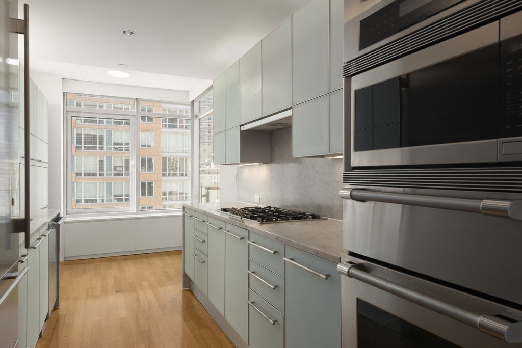310 East 53rd Street, Unit 11B photo 5