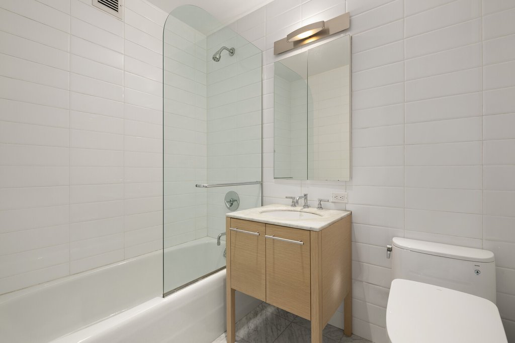 310 East 53rd Street, Unit 11B photo 9