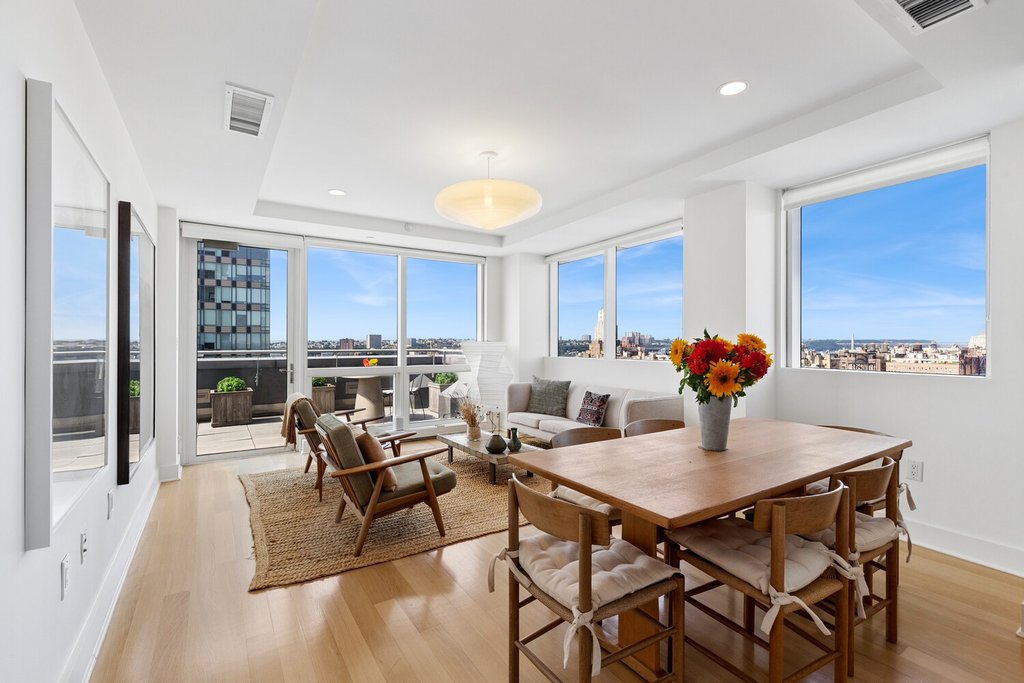 2628 Broadway, Unit 22A photo 2