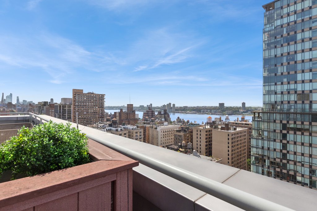 2628 Broadway, Unit 22A photo 10