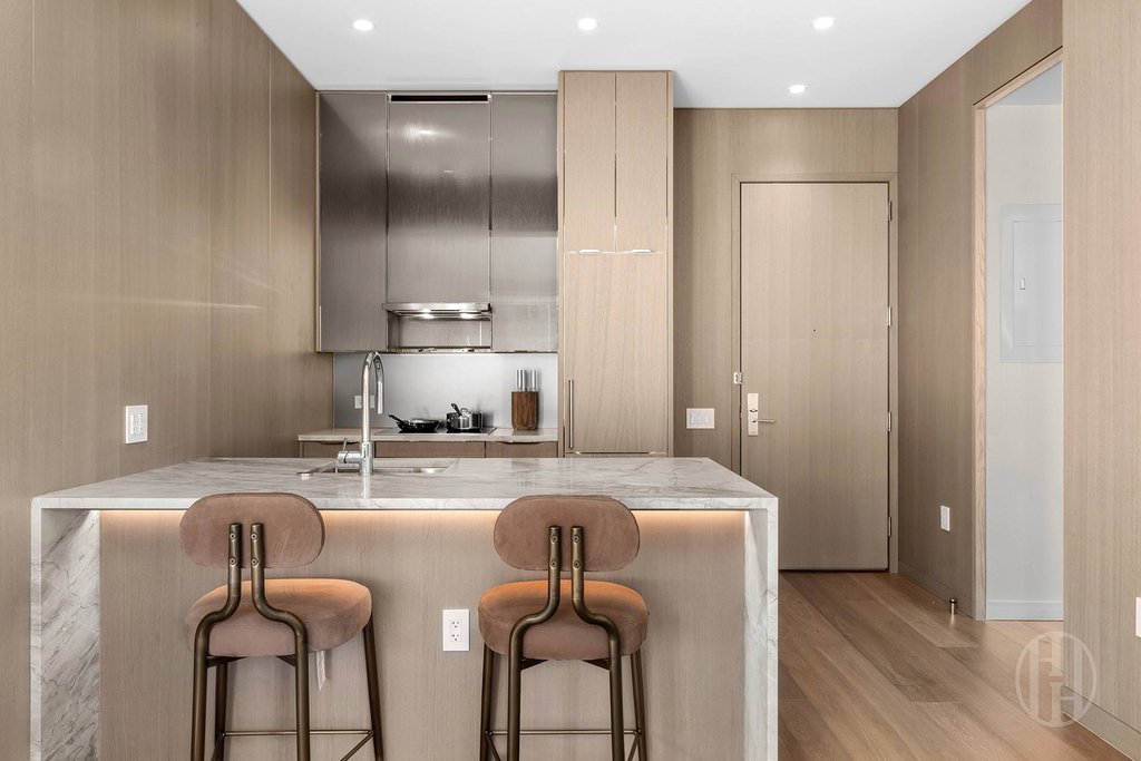 111 West 56th Street, Unit 41D photo 6