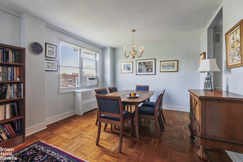 3935 Blackstone Avenue, Unit 8B photo 4