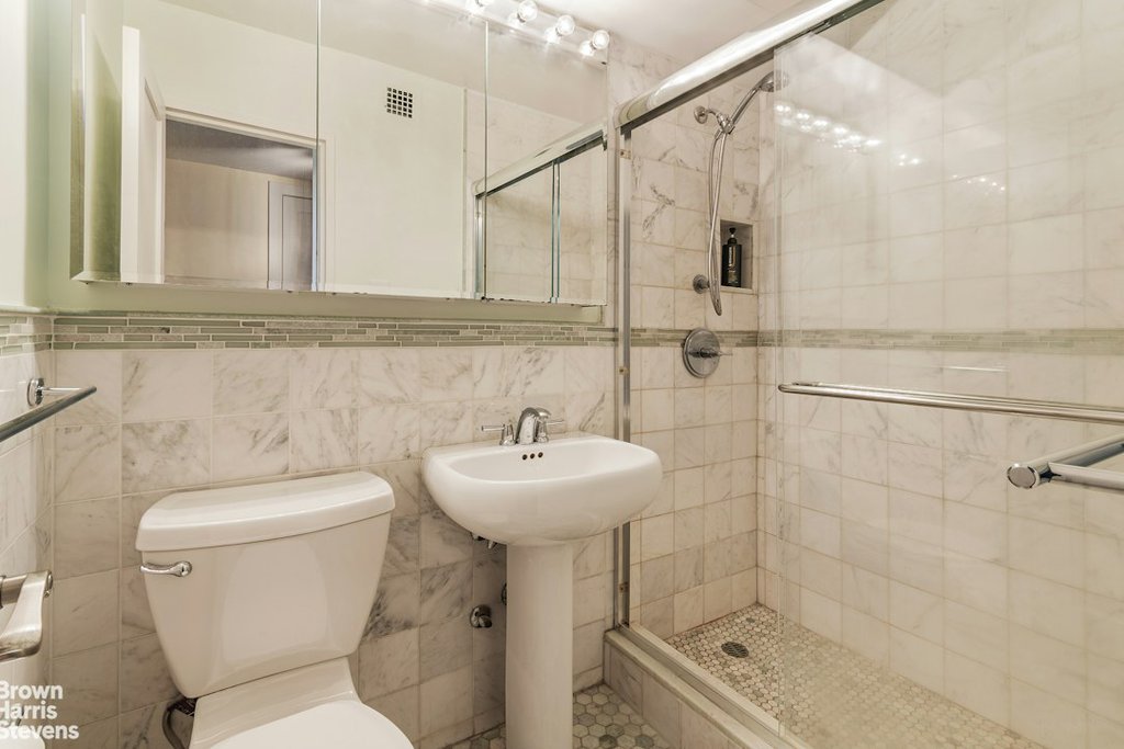3935 Blackstone Avenue, Unit 8B photo 7