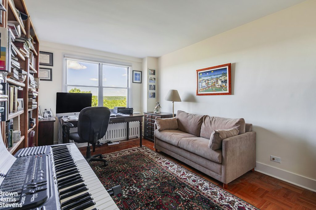 3935 Blackstone Avenue, Unit 8B photo 9