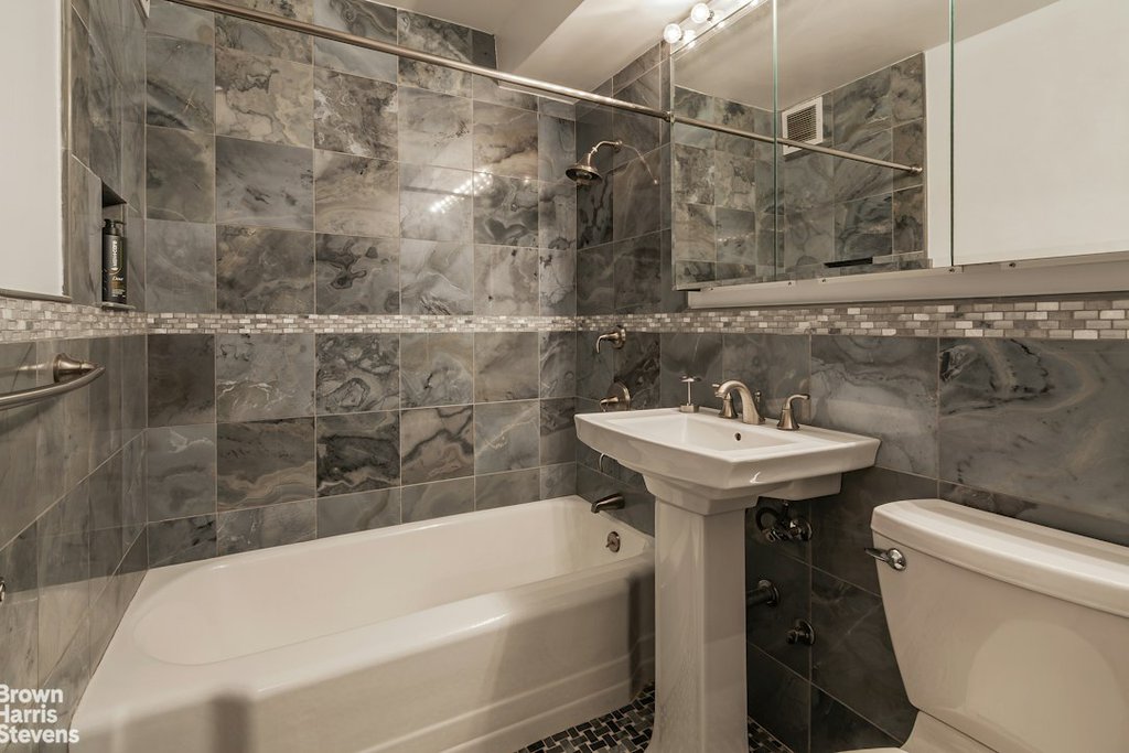 3935 Blackstone Avenue, Unit 8B photo 10