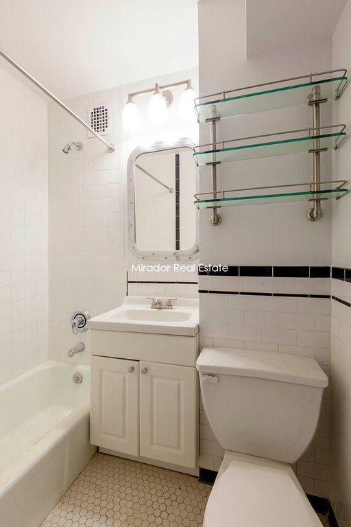 255 West 14th Street, Unit 4C photo 4