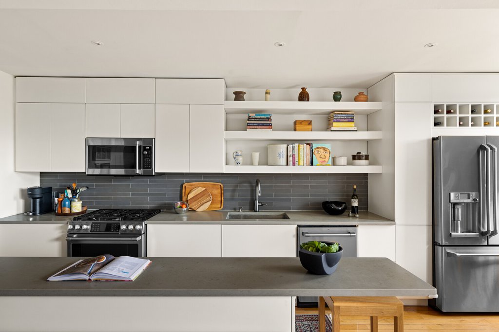 275 Webster Avenue, Unit 4L