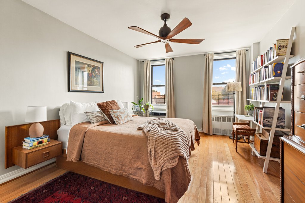275 Webster Avenue, Unit 4L photo 4