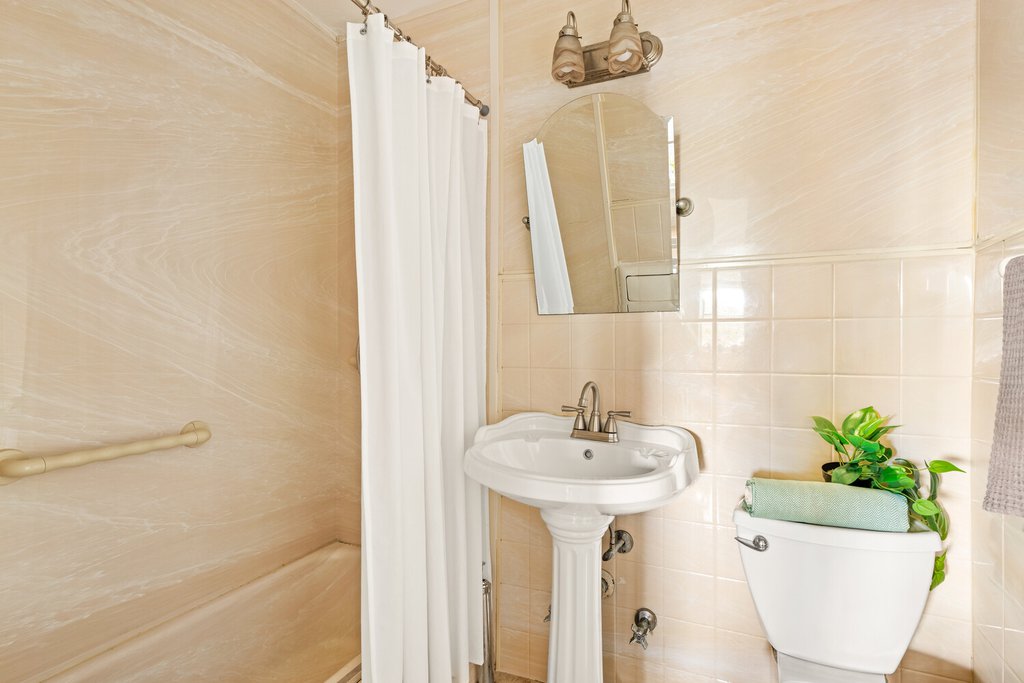 275 Webster Avenue, Unit 4L photo 6