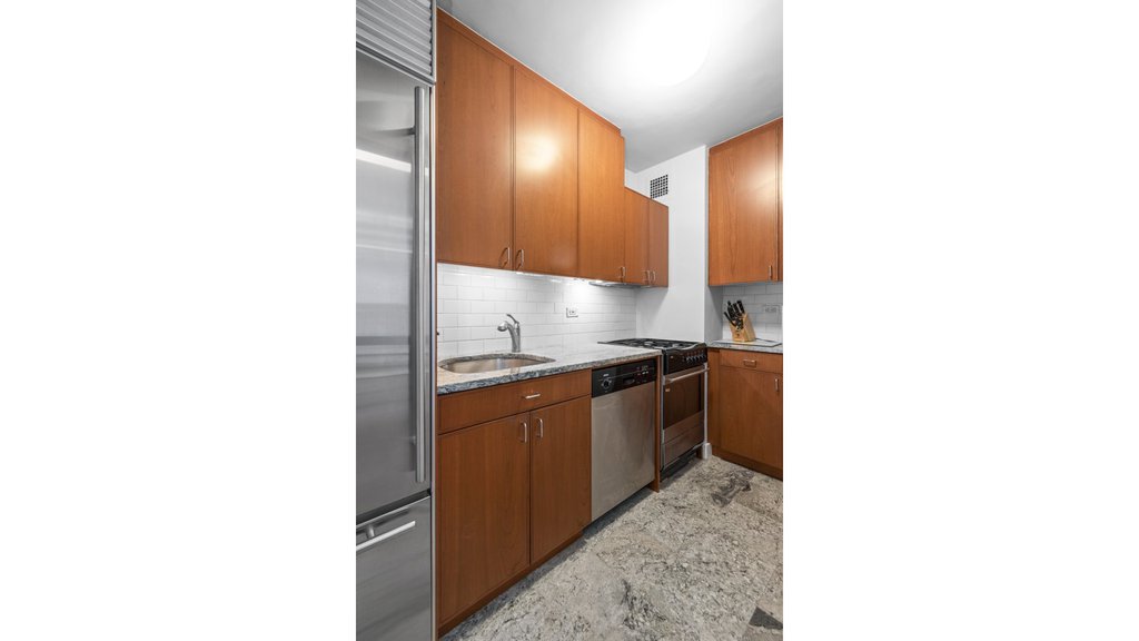 139 East 33rd Street, Unit 9N photo 8