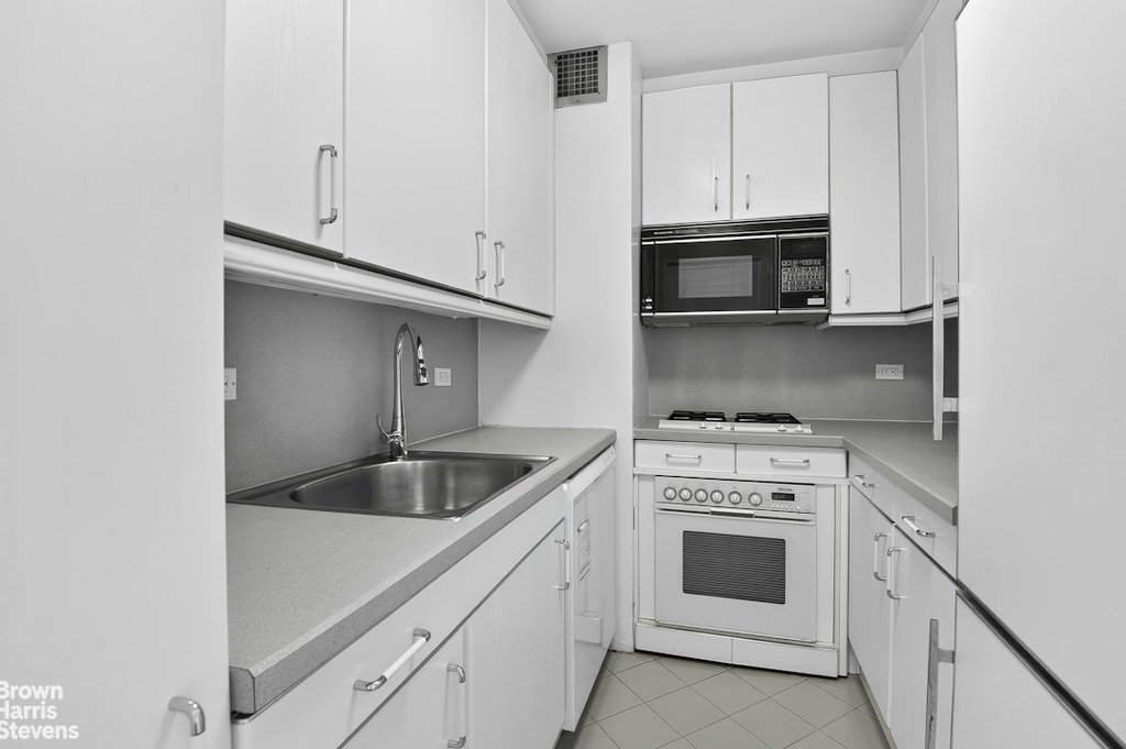 444 East 75th Street, Unit 15B photo 6