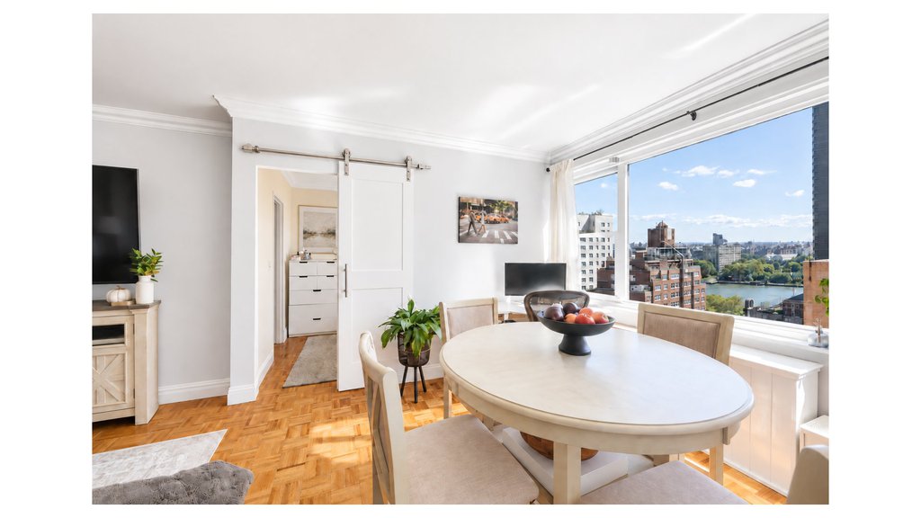 444 East 75th Street, Unit 17E photo 3