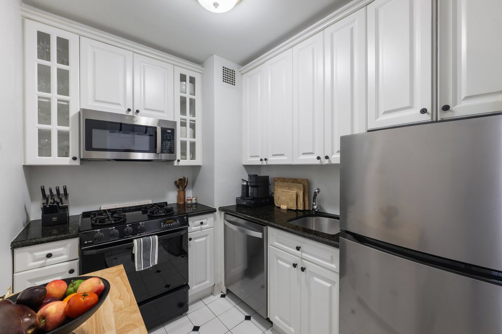 444 East 75th Street, Unit 17E photo 6
