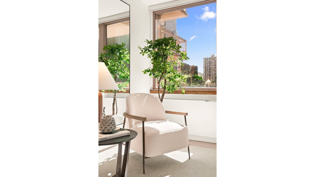 235 East 40th Street, Unit 6C photo 4