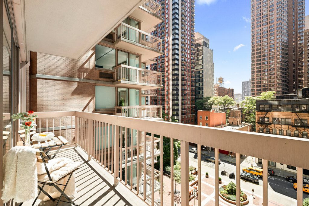235 East 40th Street, Unit 6C photo 5