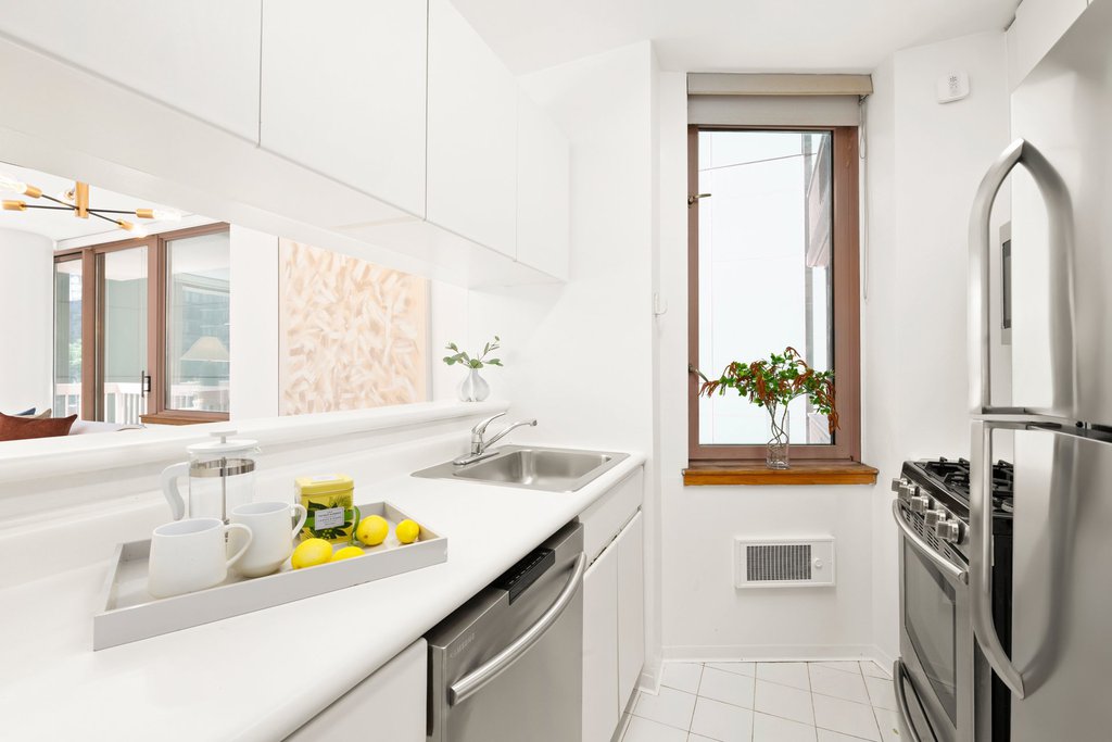 235 East 40th Street, Unit 6C photo 8