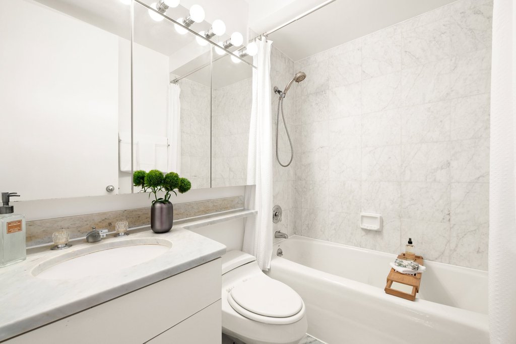 235 East 40th Street, Unit 6C photo 11