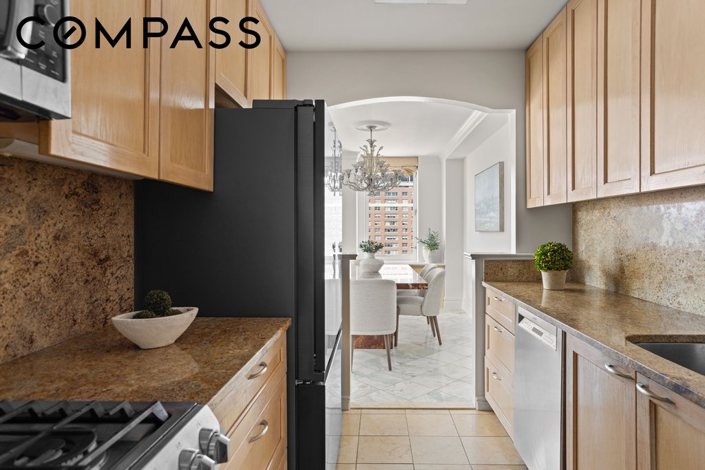 422 East 72nd Street, Unit 28D photo 3
