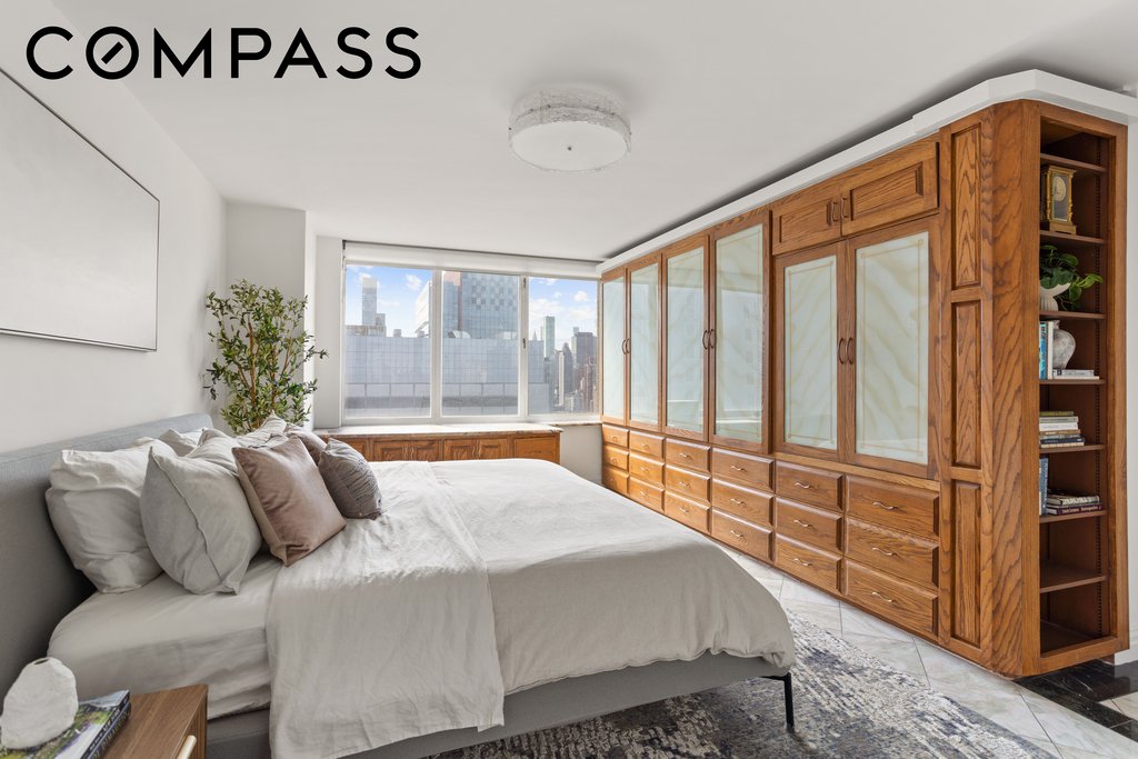 422 East 72nd Street, Unit 28D photo 5