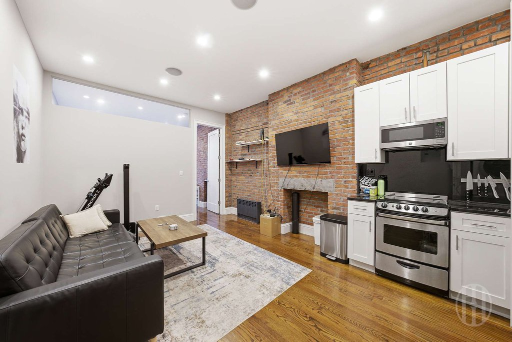 113 Christopher Street, Unit 2A photo 3