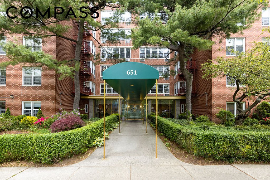 651 Vanderbilt Street, Unit T1