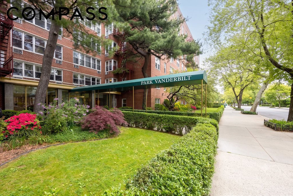 651 Vanderbilt Street, Unit T1 photo 7