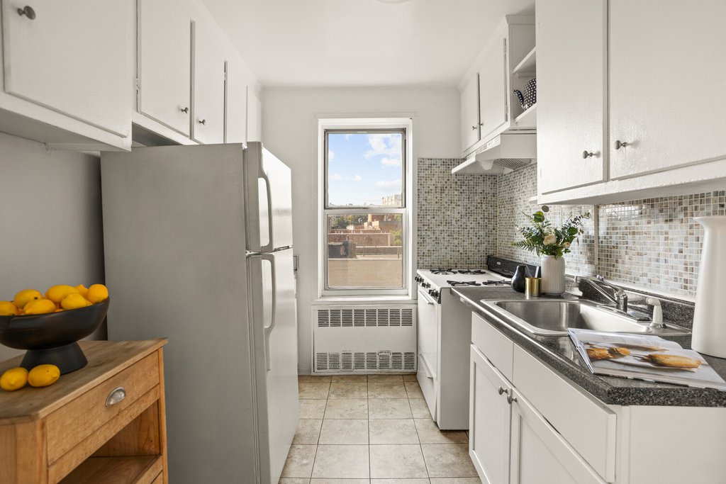 66 Overlook Terrace, Unit 8E photo 4