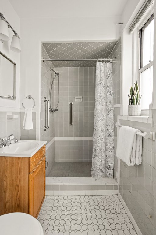 66 Overlook Terrace, Unit 8E photo 6
