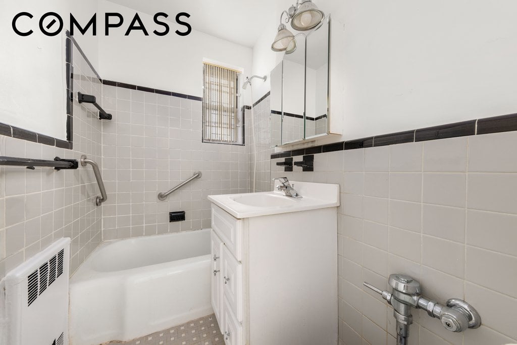 68-61 Yellowstone Boulevard, Unit 518 photo 8