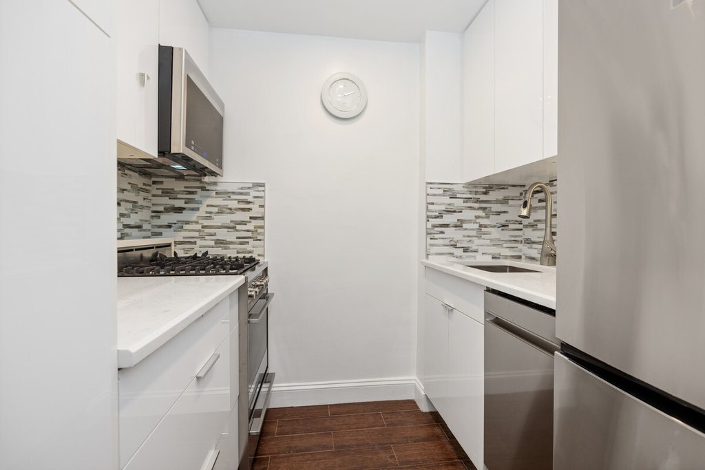 345 East 56th Street, Unit 5B photo 3