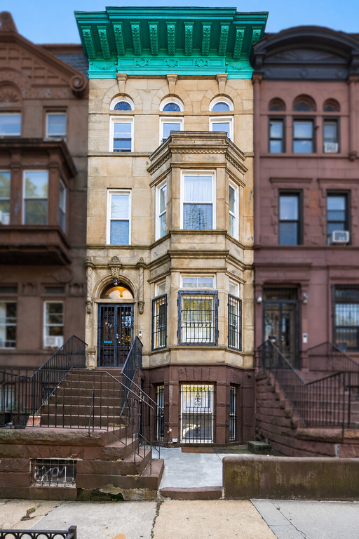 364 Macon Street – For Sale
