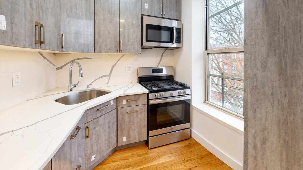 364 Macon Street – For Sale photo 4