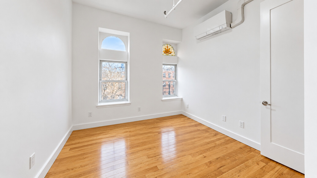 364 Macon Street – For Sale photo 6